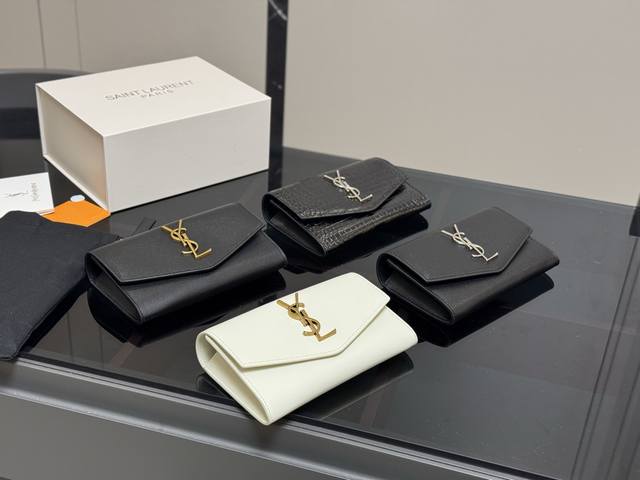 送镜子 Ysl Uptown_ 迷你信封包 最经:典的标志性金属Logo,搭配可拆卸链条肩背带，直接当手包意大利进口牛皮，肩带48Cm 尺寸: 19X12X4C