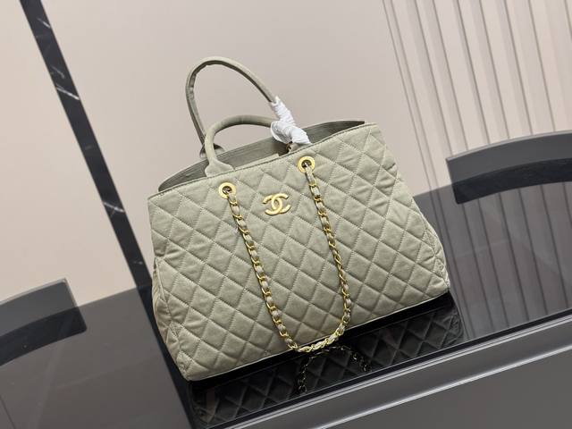 无盒 尺寸：39.27Cm 香奈儿 牛仔沙滩包 安排！安排！ 今年出的这个沙滩包可太好看了 水洗做旧款更加有高级感