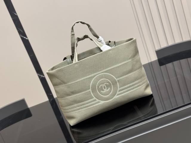 无盒 尺寸:35.27Cm 香奈儿 牛仔沙滩包 安排!安排! 今年出的这个沙滩包可太好看了 水洗做旧款更加有高级感 无盒 尺寸:35.27Cm 香奈儿 牛仔沙滩包 安排!安排! 今年出的这个沙滩包可太好看了 水洗做旧款更加有高级感