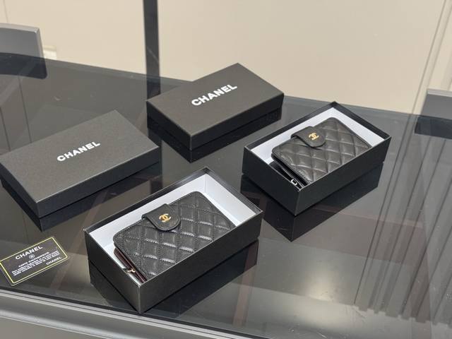 配盒 Size：16*11Cm 香奈儿 短钱包 Chanel 钱包 里外全皮！ 日常出门钞票和卡足够用的一款！ 包装很高级