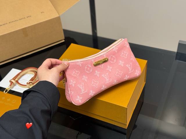 配折叠盒飞机盒 Size：25*13Cm Lv 新晋爆款牛仔麻将 出道即巅峰 双肩带设计的麻将包 可斜挎可单肩可手提 可爱好用！