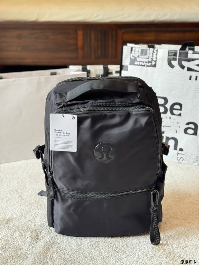 原版布 Lululemon New Crew 22L双肩包 超酷超能装的背包，必须自留，旅游，健身，日常通勤 实用百搭又很方便！ 运动狂热分子一定收~它可以直接