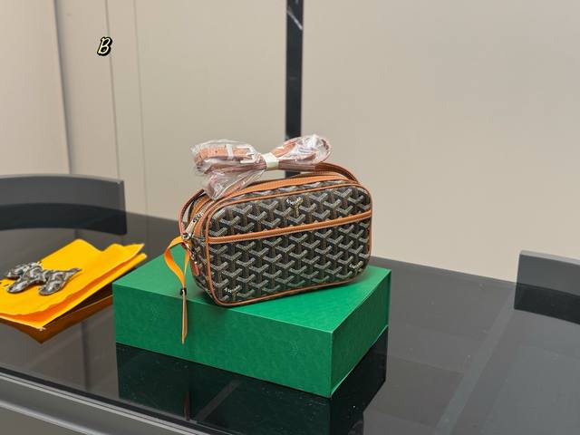 配盒 戈雅相机包 属于这个季节的包 完美1:1定制 从头到尾全部都是客订哦！ 尺寸：22*13Cm