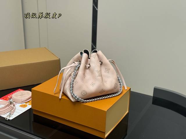 牛皮 全套包装 Lv Bella月光女神镂空水桶包 尺寸:20.19Cm