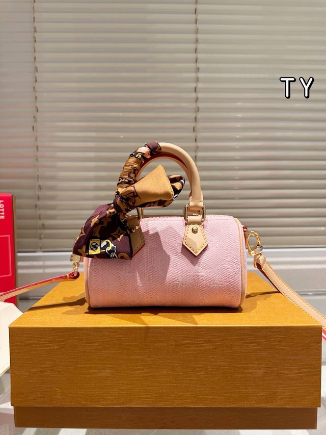 水洗牛仔 Lv Speedy 16Cm 枕头包 Lv 新款系列 枕头包 手袋,全网首发 Lv Speedy Nano 枕头包这款Retiro 手袋以标志性 经典 水洗牛仔 Lv Speedy 16Cm 枕头包 Lv 新款系列 枕头包 手袋,全网首发 Lv Speedy Nano 枕头包这款Retiro 手袋以标志性 经典