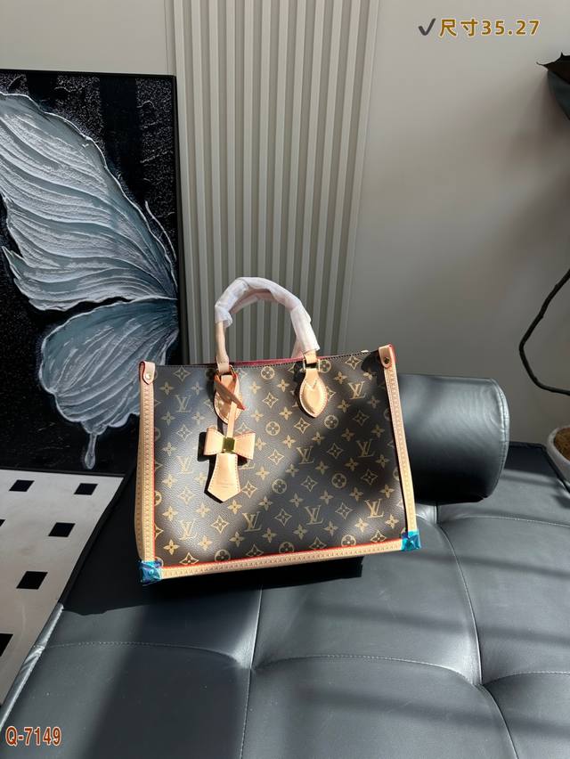 Lv托特包 Tote 质感爆棚的美 上身真的太太太有质感啦 日常逛街不要太吸晴 尺寸35.27