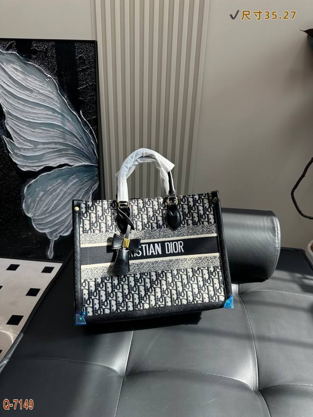 Dior迪奥托特包 Tote 质感爆棚的美 上身真的太太太有质感啦 日常逛街不要太吸晴 尺寸35.27