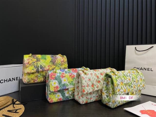 配折叠礼盒 Chanel 香奈儿新款 银河Cf 包 亮片 太太太太太美了 美到我心里去的一只包 看到它第一眼就觉得 这就是我的包吧 尺寸 25*16