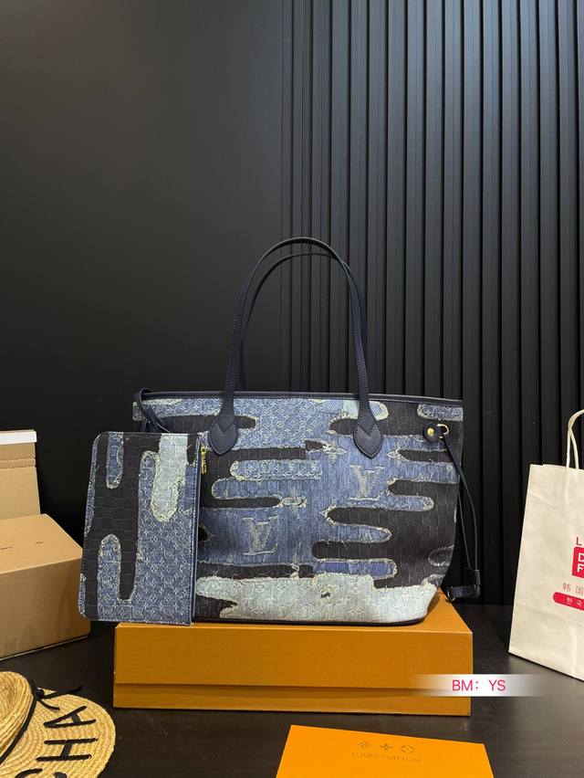 配折叠礼盒 Lv 中古 牛仔 Nf 购物袋 Neverfull 购物袋！入门级的款式哦！绝对的终身款！此物经典不言而喻！街拍和实用都是非常Nb的选择！大家拿到后