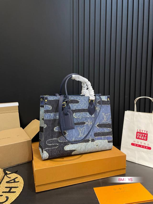 配折叠礼盒 Lv 中古牛仔 Onthego妈咪袋 性价比之王这是一款超赞的包型，灵感来自于恶搞Lv的街头品牌，曾经的曾经，Louis Vll Litton永远不
