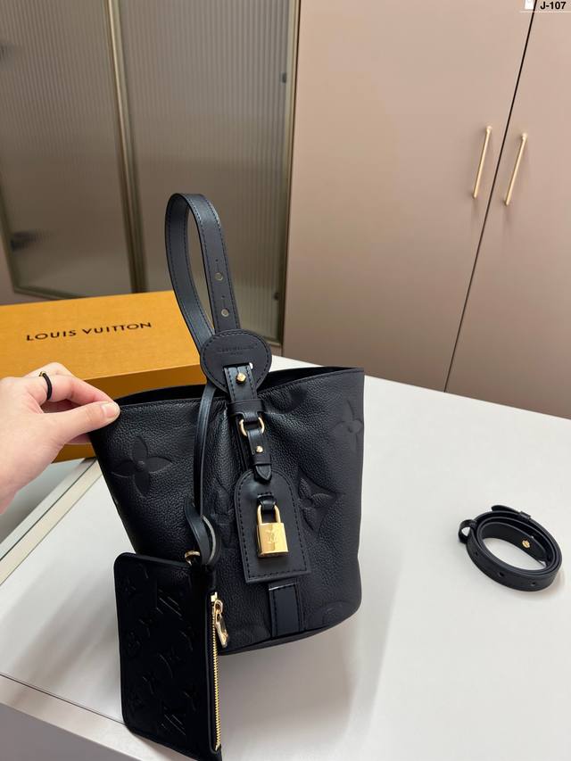 牛皮芯片版本 装饰锁头不带钥匙 Lv路易斯威登中古水桶包 J-107尺寸17×18折叠盒 牛皮芯片版本 装饰锁头不带钥匙 Lv路易斯威登中古水桶包 J-107尺寸17×18折叠盒