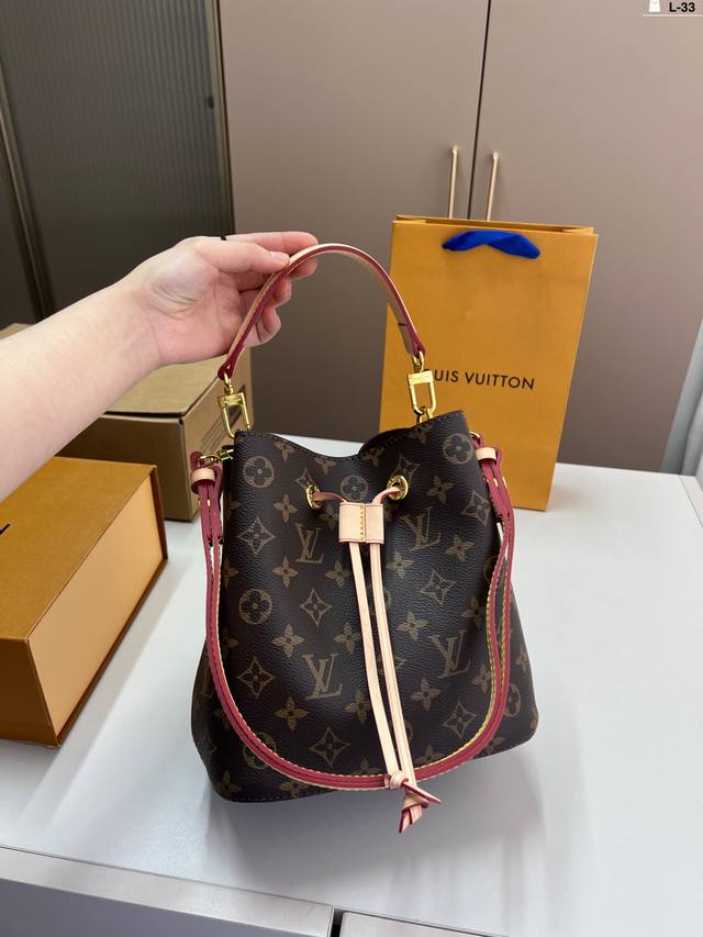 Lv 香槟水桶包 高级又不失优雅 超有氛围感 通勤 休闲 约会通通可搭 L-33尺寸21×21折叠盒飞机盒
