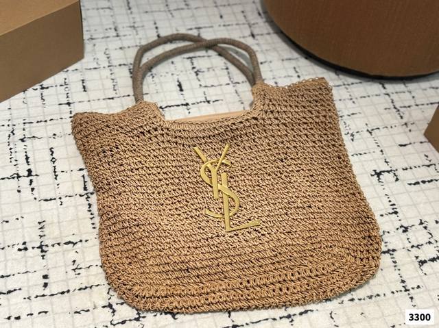 Ysl圣罗兰 拉菲草编织购物袋 夏天背的包包真的太可爱了 背上一整个慵懒风 旅行拍照真的很Nice哦 每个小仙女夏季都该有一个草编购物袋!尺寸:34.30 Ysl圣罗兰 拉菲草编织购物袋 夏天背的包包真的太可爱了 背上一整个慵懒风 旅行拍照真的很Nice哦 每个小仙女夏季都该有一个草编购物袋!尺寸:34.30