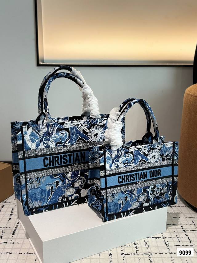 Dior迪奥托特 限定刺绣托特包。 走秀款超美.艺术品的既视感.数量稀少 尺寸：中号36 27 小号27 23