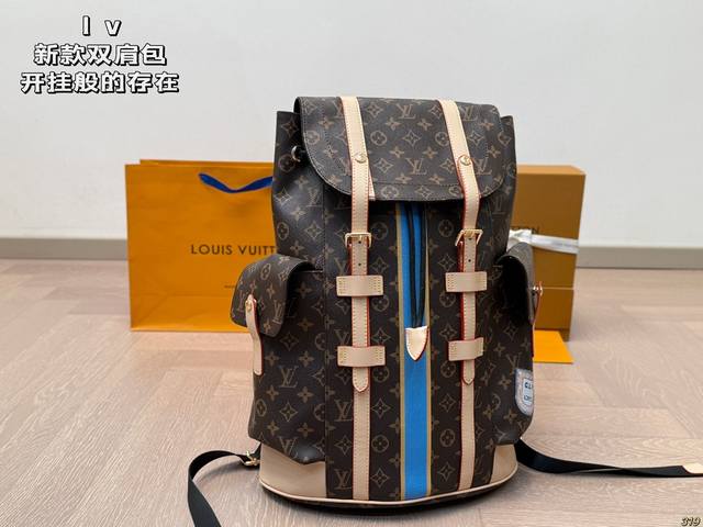 Lv新款双肩包 开挂般的存在 包身轻便 百搭 给予满满的高级感 尺寸32 44