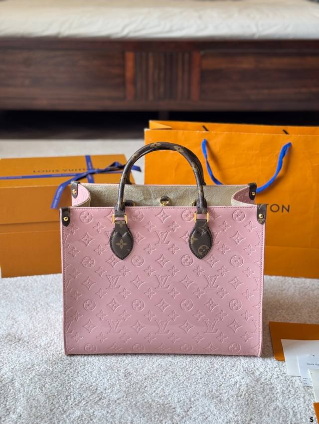 漆皮 Lv一定要是经典老花的样子吗 Lv漆皮Onthego 丛林包 斜挎包 漆皮牛皮面 相比于其他老花更活泼 尺寸 35Cm