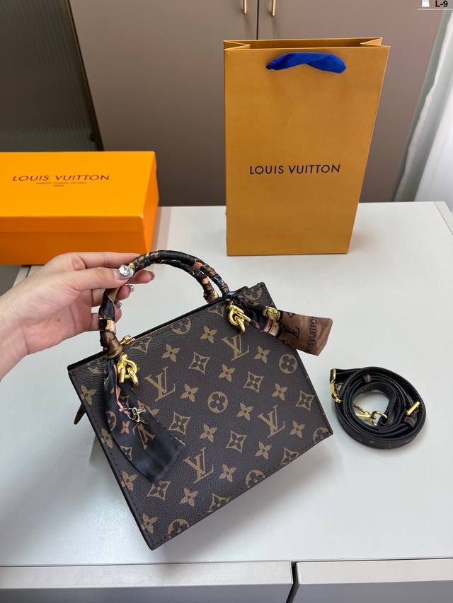 Lv路易威登托特包 上身真的太太太有质感啦 日常逛街不要太吸晴 L-9尺寸17×16配盒