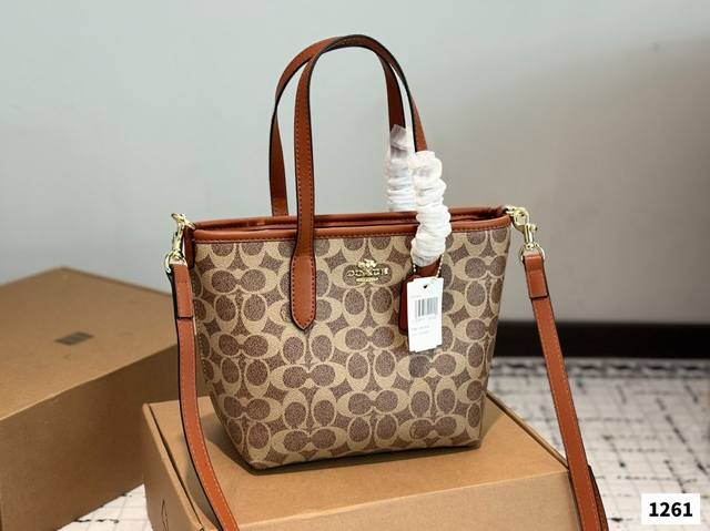 蔻驰购物袋 超火的Tote托特包，日常通勤都非常可会越用越喜欢的一款，值得入手。尺寸：25.20