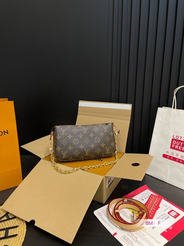 配折叠礼盒 Lv Ivy麻将包 限定沙丘色 真是肤白貌 美富家千金的即视感 背上真的很温柔 又带点俏皮可爱 尺寸：23*13