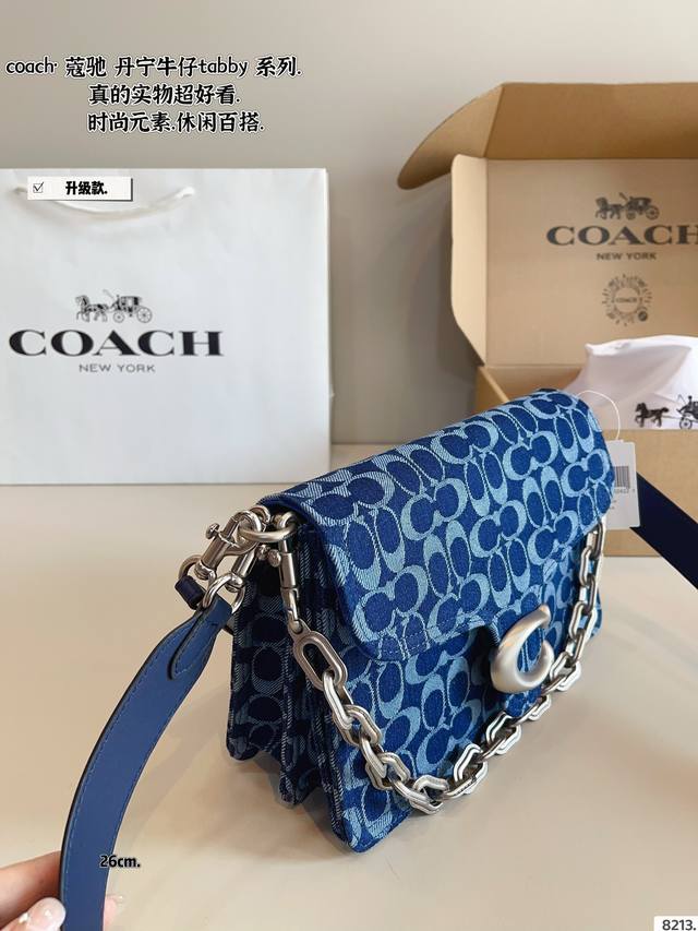 配礼盒 Coach.蔻驰丹宁酒神包新款- 这次的颜色搭配简直了 神仙配色！颜值又高又百搭 手提斜挎多用 蔻驰酒神！可爱又能装！手提斜挎都好看！尺寸：29*9*2