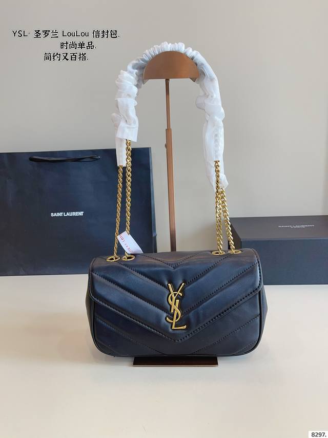 配礼盒. 圣罗兰Ysl 羊皮纹链条包. Loulou 信封包 经典包包推荐哦！ 特别适合夏天的一款哦亲！尺寸：24*6*15Cm