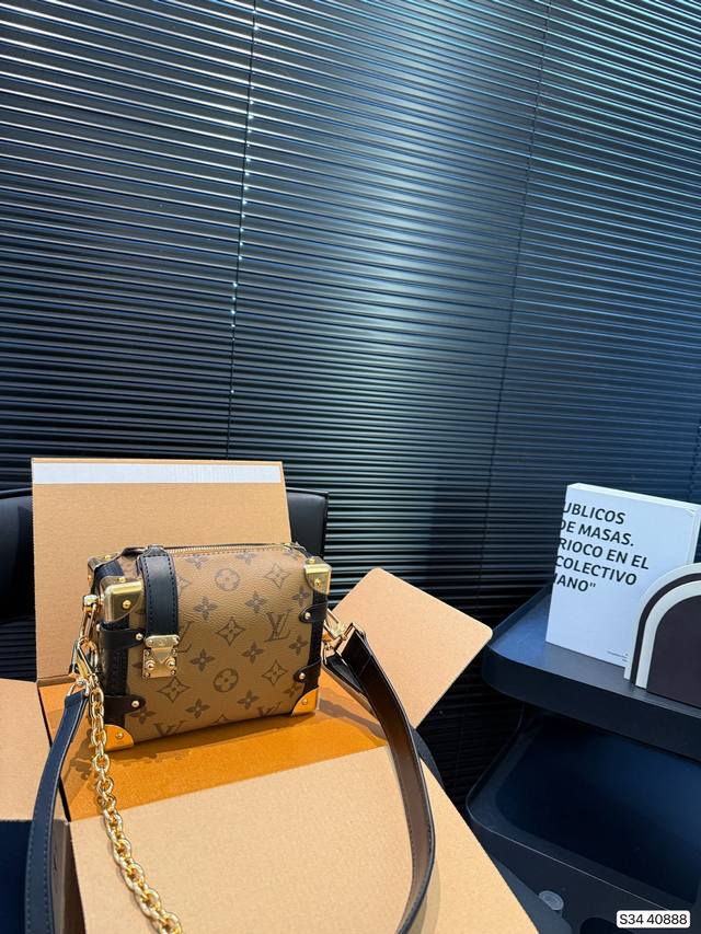 小号 配飞机盒折叠盒子 Lv小箱子 谷爱凌同款 春夏秀款 可手提 可斜挎 宽肩带不要太好看！ 尺寸：小号17 13 货号 小号40888