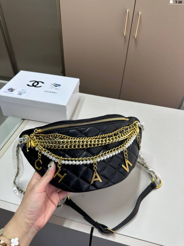 Chanel香奈儿珍珠链条包 珍珠与链条结合 感觉更随性了 璀璨奢华柔美气息 简洁优雅～ T-26-2尺寸30×15配盒