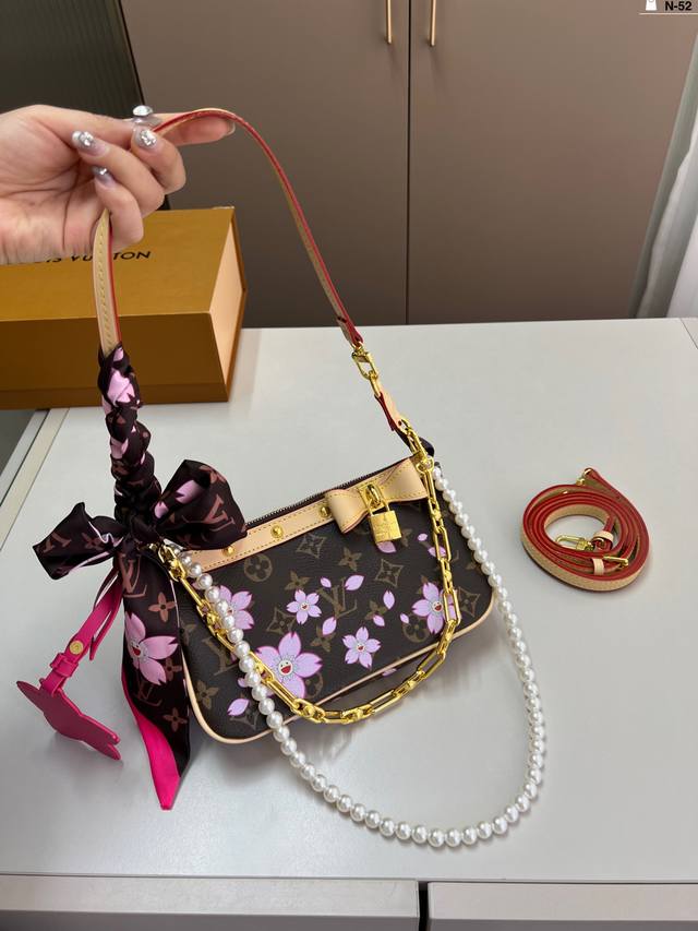 Lv Speedy村上隆樱花系列麻将包 N-52尺寸21×12折叠盒