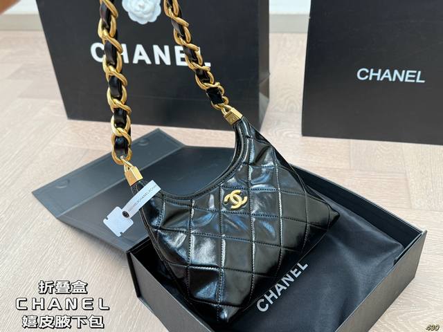 折叠盒 香奈儿Chanel Hobo 嬉皮腋下包 这款觉得手拎就很好看 配休闲装很酷啊！ 实物很漂亮 质感超级棒 尺寸：22 14