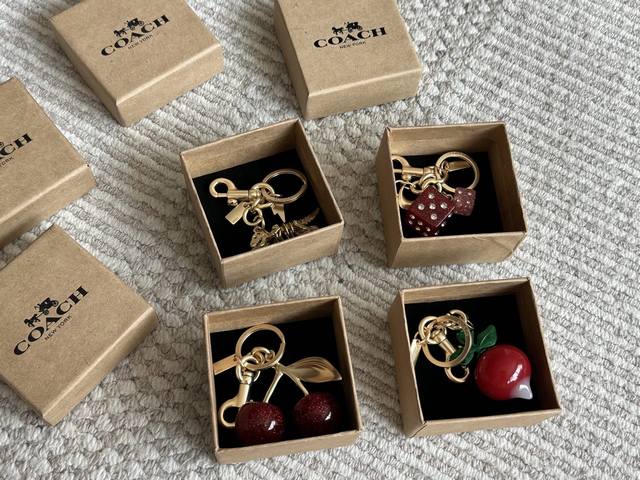coach 高版本挂件 搭配包包超好看的