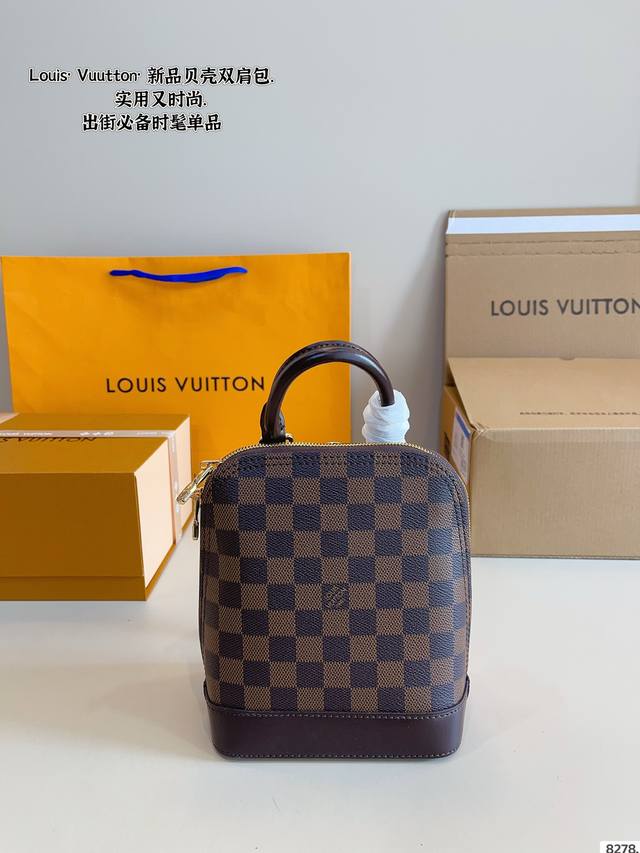 配礼盒 Lv Alma 小书包 双肩包 注意提手部分原版起鼓 秒杀市场便宜货 进口原版皮加进口原版进口五金，由帆布裁制而成，饰有“Paris”皮质贴牌，此款可为