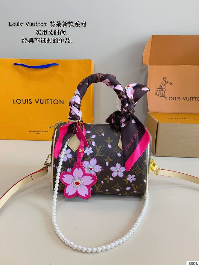 Lv Speedy 花朵联名枕头包 Logo超级耐看 质感气质拉满 大气，休闲百搭，也是我入手主要原因，搭配小羊皮软嫩软嫩的材质，总之是可以驾驭通勤、休闲各种风