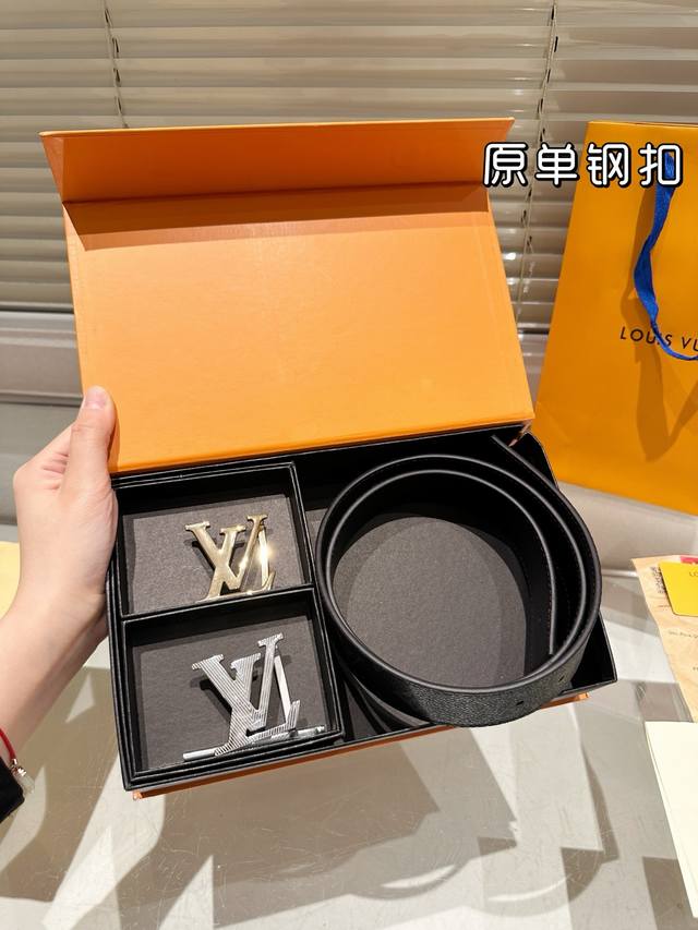 双头 钢扣 高版本！腰带Lv牛皮皮带～热门款 男女通用皮带里面最火的版本啦～质量很好 全套包装！五金绝对不褪色 皮带头和专柜一样的哦～ 配礼盒手提袋发票