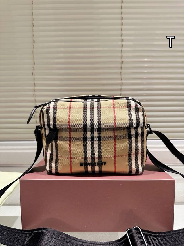 巴宝莉 Size：21.15 折叠礼盒 Burberry Tb包新品 高品质哦！