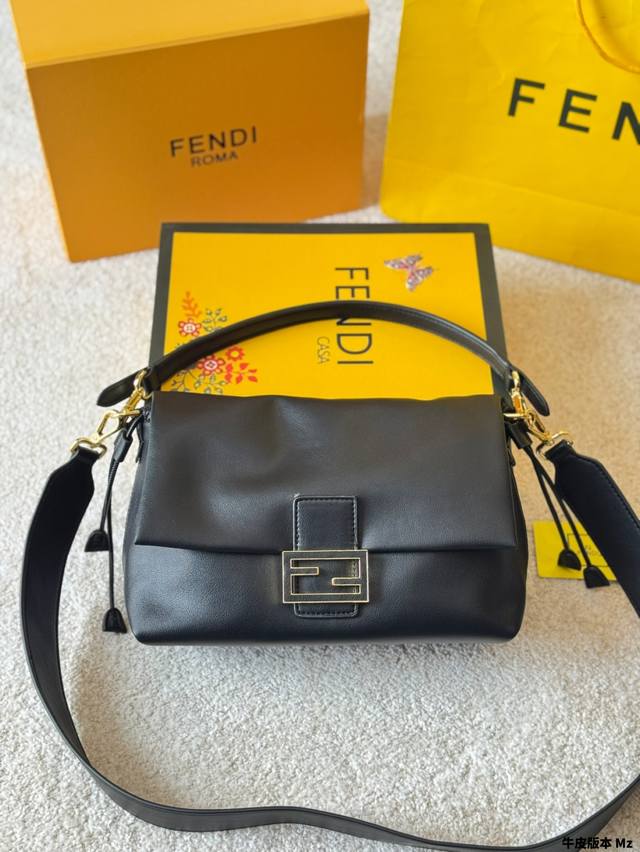 牛皮版本 Fendi Mamma Baguette Fendi 2025春夏女士系列凝练工艺 Mamma Baguette手袋琢绘丰沛细节 隽永色调交融柔软皮质