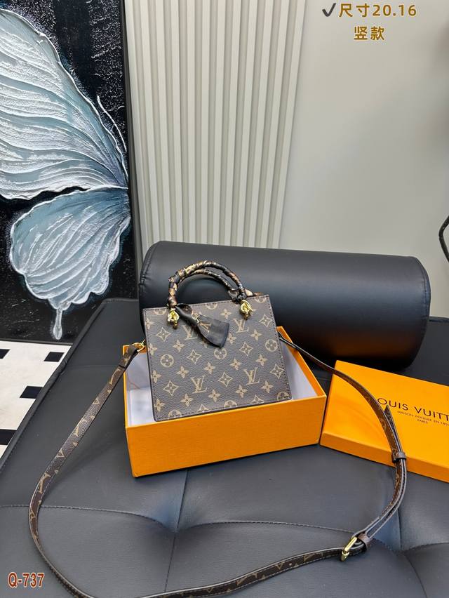 配礼盒 Lv 隆中古手提包，经典Monogram 经典老花图案，搭配丝巾，横款超级有艺术感！ 尺寸：20.16竖款