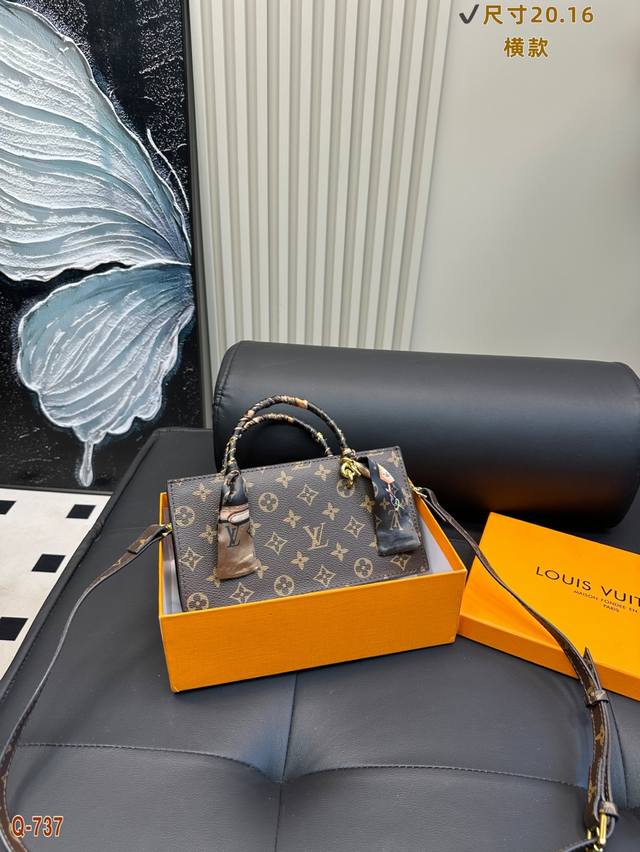 配礼盒 Lv 中古手提包,经典Monogram 经典老花图案,搭配丝巾,横款超级有艺术感! 尺寸:24.13横款 配礼盒 Lv 中古手提包,经典Monogram 经典老花图案,搭配丝巾,横款超级有艺术感! 尺寸:24.13横款