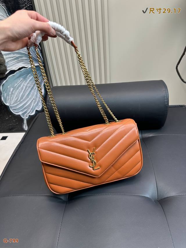 配折叠盒 Ysl圣罗兰新款的Loulou 柔软细腻的羊皮纹信封式手袋精致的工艺打造出每一处细节从触感到质感 都散发着高级优雅! 尺寸29.17 配折叠盒 Ysl圣罗兰新款的Loulou 柔软细腻的羊皮纹信封式手袋精致的工艺打造出每一处细节从触感到质感 都散发着高级优雅! 尺寸29.17