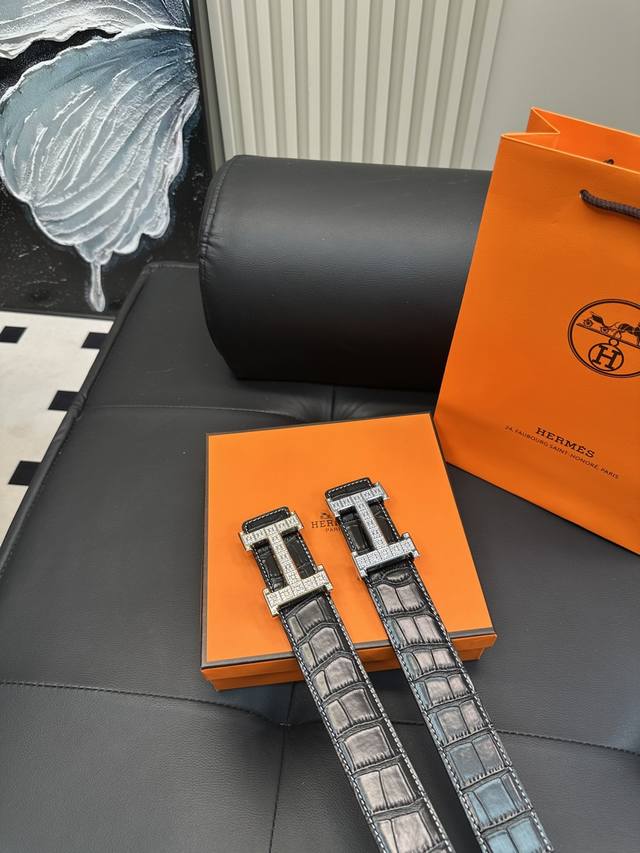 升级版 爱马仕！ ！高版本 腰带 嘿哈 原单牛皮皮带～热门款 皮带里面最火的啦～质量很好 全套包装！五金绝对不褪色 皮带头和专柜一样的哦～ 配礼盒手提袋发票