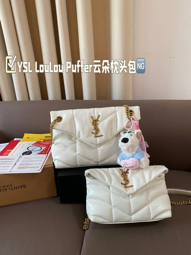 带挂件 配礼盒. Ysl Loulou Puffer云朵枕头包 Loulou今年专柜超火爆 柔软舒适胖乎乎的外形像拿着棉花糖颜值很高的一款呀 实用性满分+复古范 带挂件 配礼盒. Ysl Loulou Puffer云朵枕头包 Loulou今年专柜超火爆 柔软舒适胖乎乎的外形像拿着棉花糖颜值很高的一款呀 实用性满分+复古范
