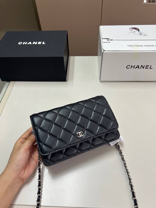 Chanel 香奈儿发财 一款随身小包推荐给大家！香奈儿Woc新款发财包 可斜挎单肩 链条可收入包内作为手包使用 D-29尺寸20×10折叠盒飞机盒