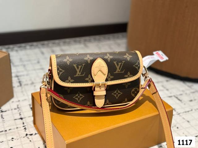 配折叠盒子 Lv 法棍 Lv尤物人间白三彩真漂亮啊白三彩系列每一只都值得收藏,又可以搭配俏皮可爱下次想试试洒脱一点穿搭彩色老花 五彩缤纷的少女心满出来这只包适配 配折叠盒子 Lv 法棍 Lv尤物人间白三彩真漂亮啊白三彩系列每一只都值得收藏,又可以搭配俏皮可爱下次想试试洒脱一点穿搭彩色老花 五彩缤纷的少女心满出来这只包适配