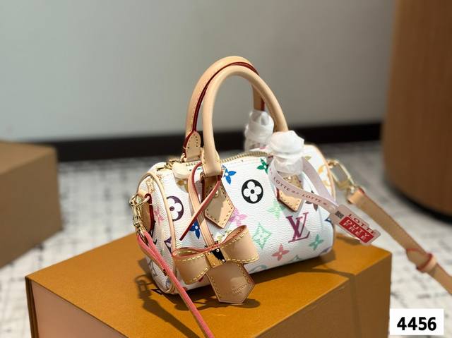 配盒 Size：16*10Cm 村上隆联名合作款 L家 Ss Speedy Nano 代购渠道 台湾客定老花+五金+变色皮 肩带可以拆卸和调节长短哦！