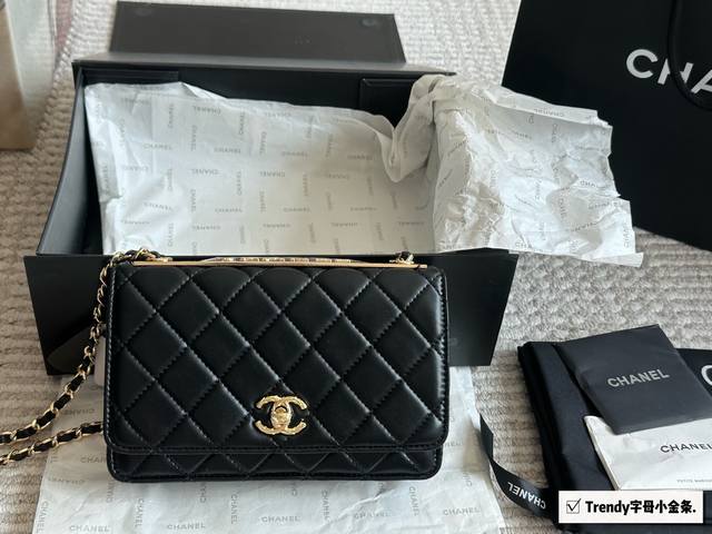 升级版 配盒 Size ：19*12Cm 小香家 发财包 Woc Trendy 品质很不错！ 包包有卡位 有暗袋！很实用！