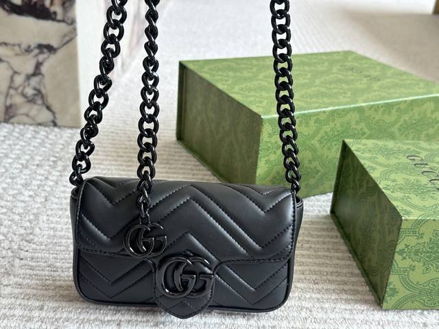 配盒 Size：16.5*11Cm Ggmarmont 马卡龙 可以当腰包也可以腋下 配置包装 16.5Cm 樱花粉真的很难不爱哦！