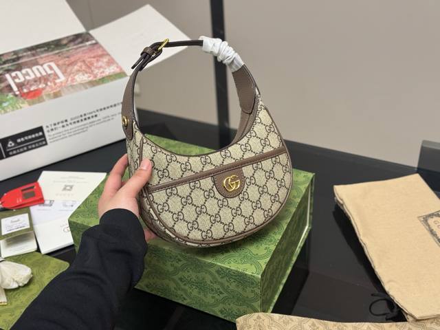 配折叠盒飞机盒 Size：21.5*12Cm 古奇Marmont 新款月亮腋下包 散发出浓郁的复古格调 配置链条