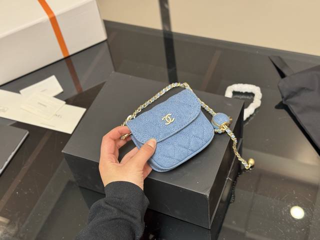 配盒 Size ：10*11Cm 香奈儿迷你牛仔小废包 Woc 品质很不错！ 包包系列非常到位！