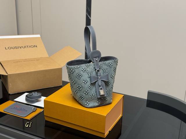 配折叠盒 Lv中古包又一位当红炸子鸡来咯 一只看似中古中矩却又有点标新立异的包。 水桶包 尺寸:18.17Cm