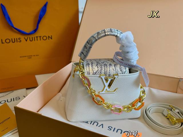 小号 折叠盒 Size:20×14小号 Lv路易威登Capucines卡普辛手提包 贵气十足的包包，真的超美！ 色彩鲜亮不张扬，显得无比温柔 高级感满，时尚洋气