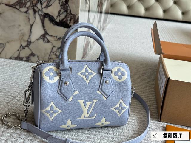 新款 配盒 Size：20*14Cm L家 Ss23 Speedy 20 一起感受紫色的快乐~ 拎一个小包包真的爱了爱了~ 紫色 搜索：Lv Nano